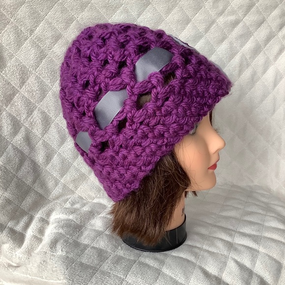 😍 Handcrafted Purple Cloche - Picture 8 of 9